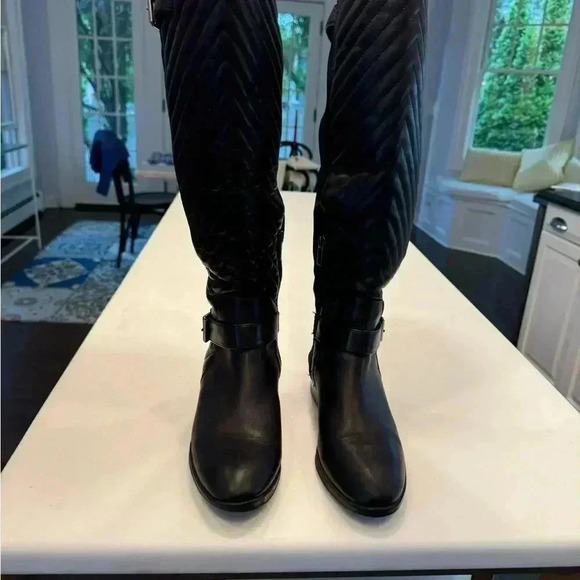 Vince Camuto women’s black quilted leather riding boots size 7 - Picture 4 of 14